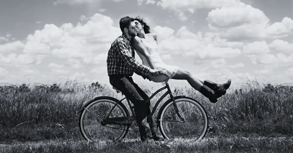 Let Us Introduce You To The Latest Dangerous Dating Trend – ‘Love Bombing’