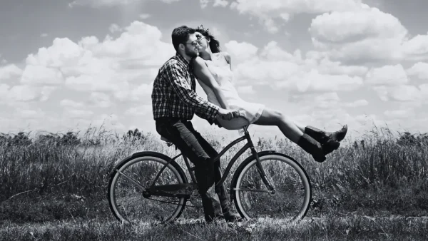 Let Us Introduce You To The Latest Dangerous Dating Trend – ‘Love Bombing’